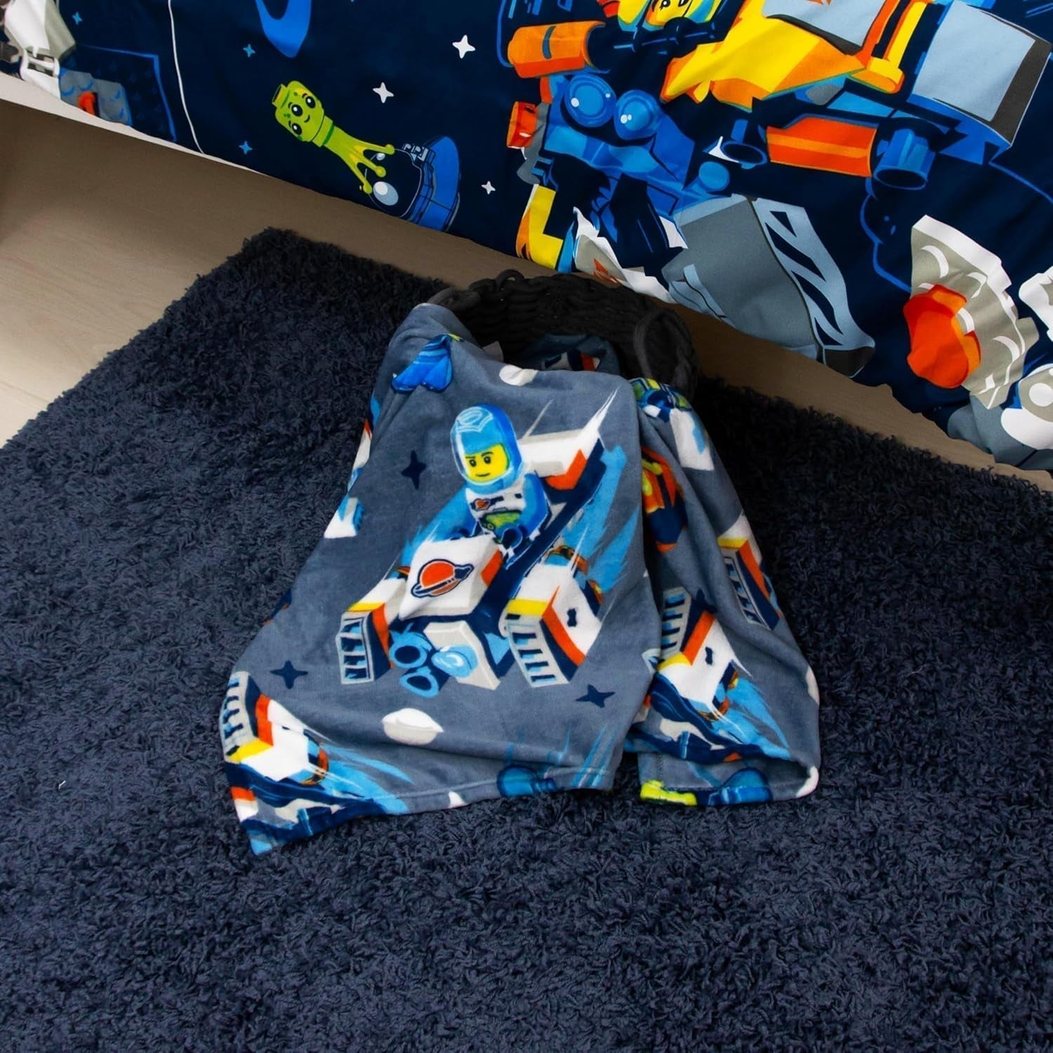 Offizielle Lego® City-Fleecedecke von Character World, superweicher, warmer blauer Überwurf, Cityspace-Design, perfekt für Schlafzimmer, Camping und Schlafen, 100 x 150 cm große Betten und Decken. Besuchen Sie den Character World-Store
