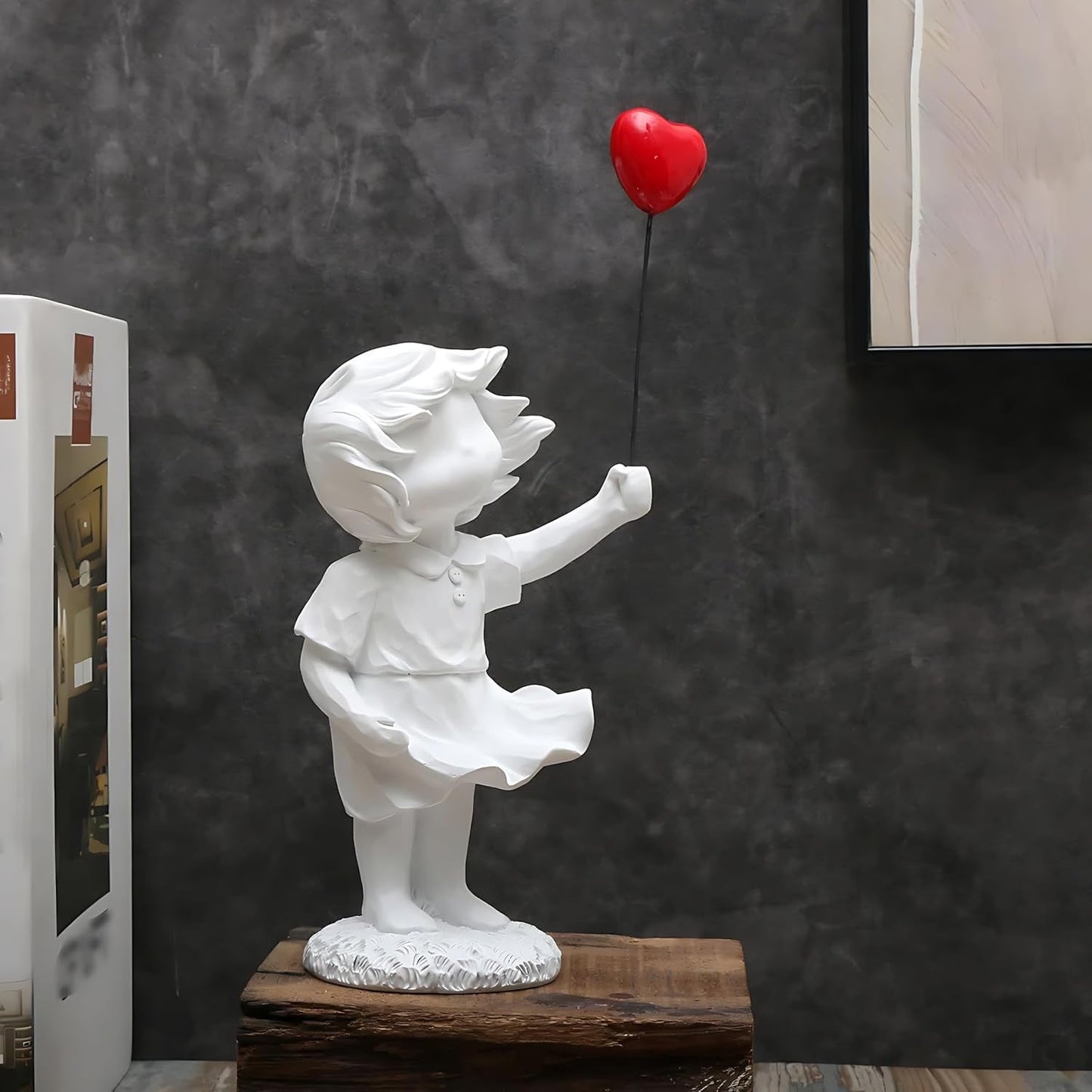 Niedliche Ballonmädchen-Skulptur aus Kunstharz, Heimdekoration, Statue Banksy, rotes Herzmädchen, Ballonfigur, moderne Kunstskulptur für Tischregal, Dekoration, Statuen und Skulpturen, Naty Shop, weißer Ballon