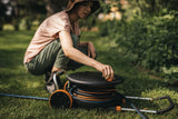 Fiskars Comfort L Wasserrad mit Rädern, All-Inclusive-Bewässerungsset, Gesamtreichweite 31,5 m, automatisches Aufwickeln, universeller Gartenschlauch (Ø 13 mm), universeller Wasserhahnanschluss, 1071670