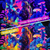 Wandteppich Alishomtll Schwarzlicht Astronautenpilz fluoreszierend botanisch Zuhause – Accessoires und Dekorationen Naty Shop