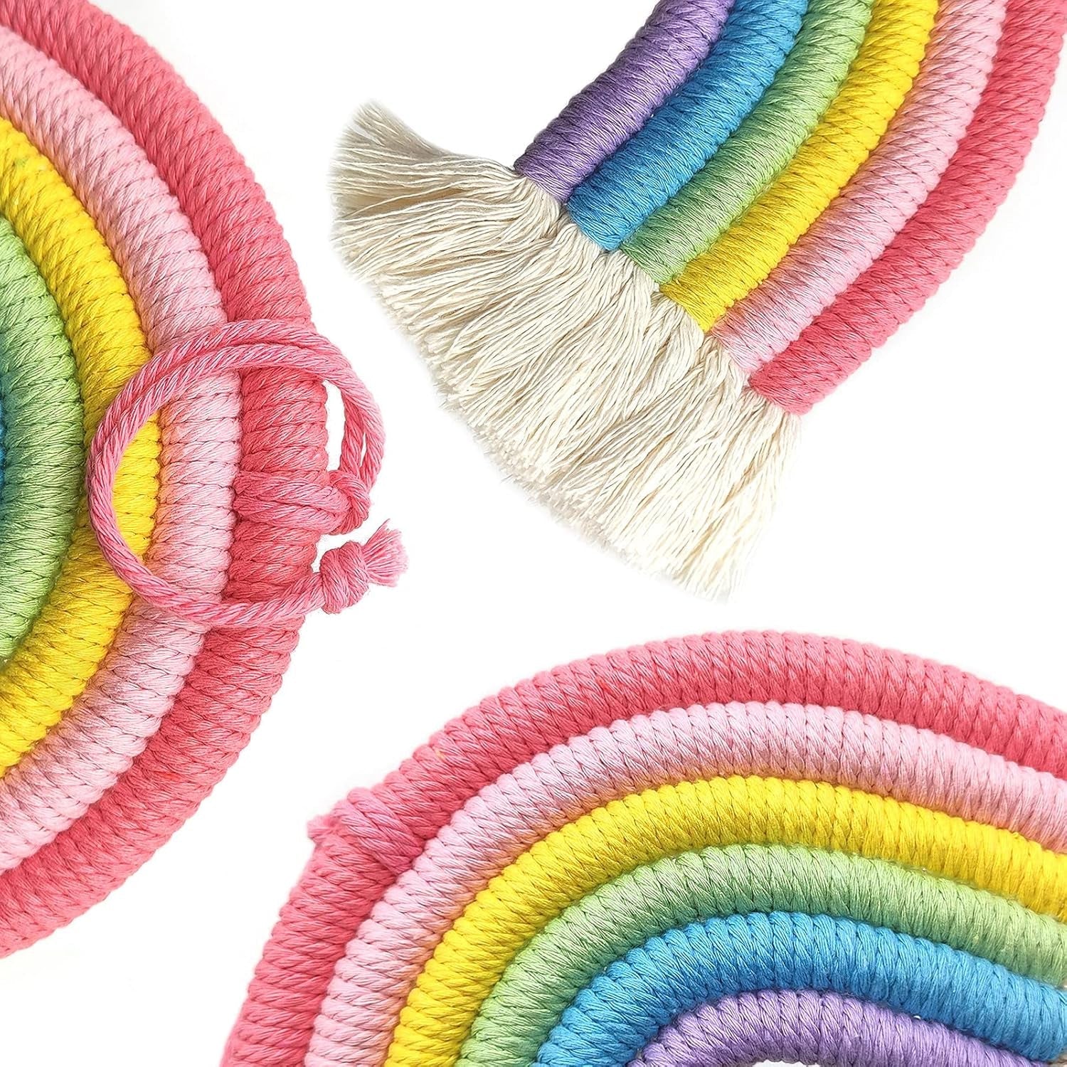Dekorativer Regenbogen-Wandteppich, der das Schlafzimmer des Kinderzimmers Casa - Accessoires und Dekorationen Naty Shop schmückt