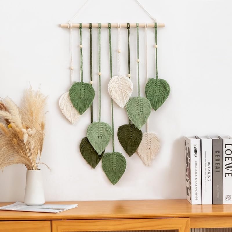 Natürlicher grüner Wandteppich, der die Wände des Schlafzimmers schmückt. Zuhause – Accessoires und Dekorationen Naty Shop
